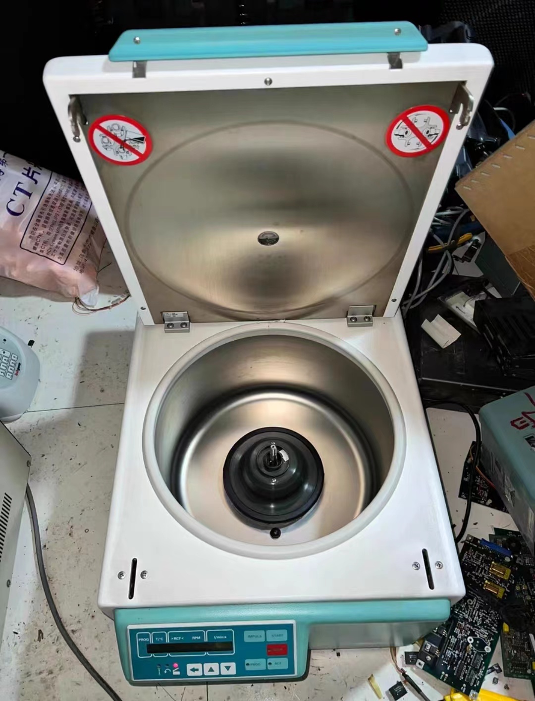 Hettich離心機蓋子打不開的維修解決方案